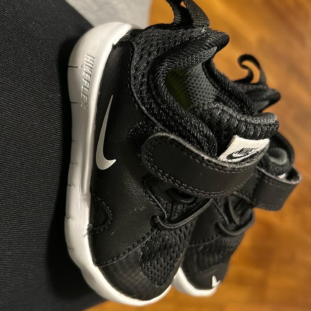 3c baby’s Nikes like new
